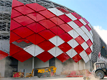 «Открытие Арена» (стадион «Спартак»): Установка щита на фасаде здания